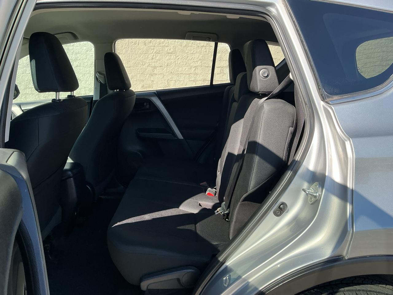Toyota RAV4 LE FWD 2017