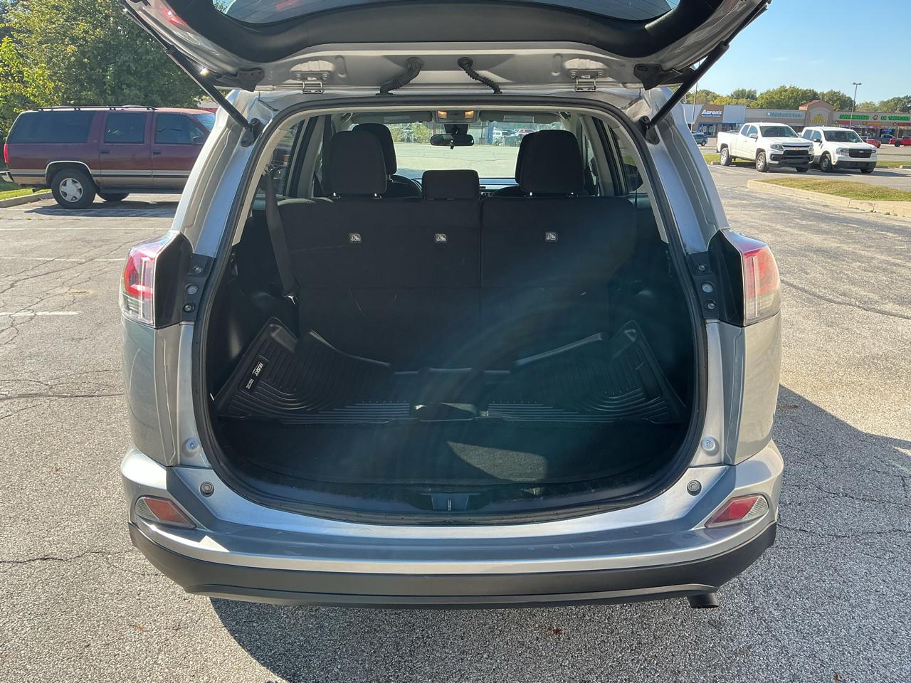 Toyota RAV4 LE FWD 2017