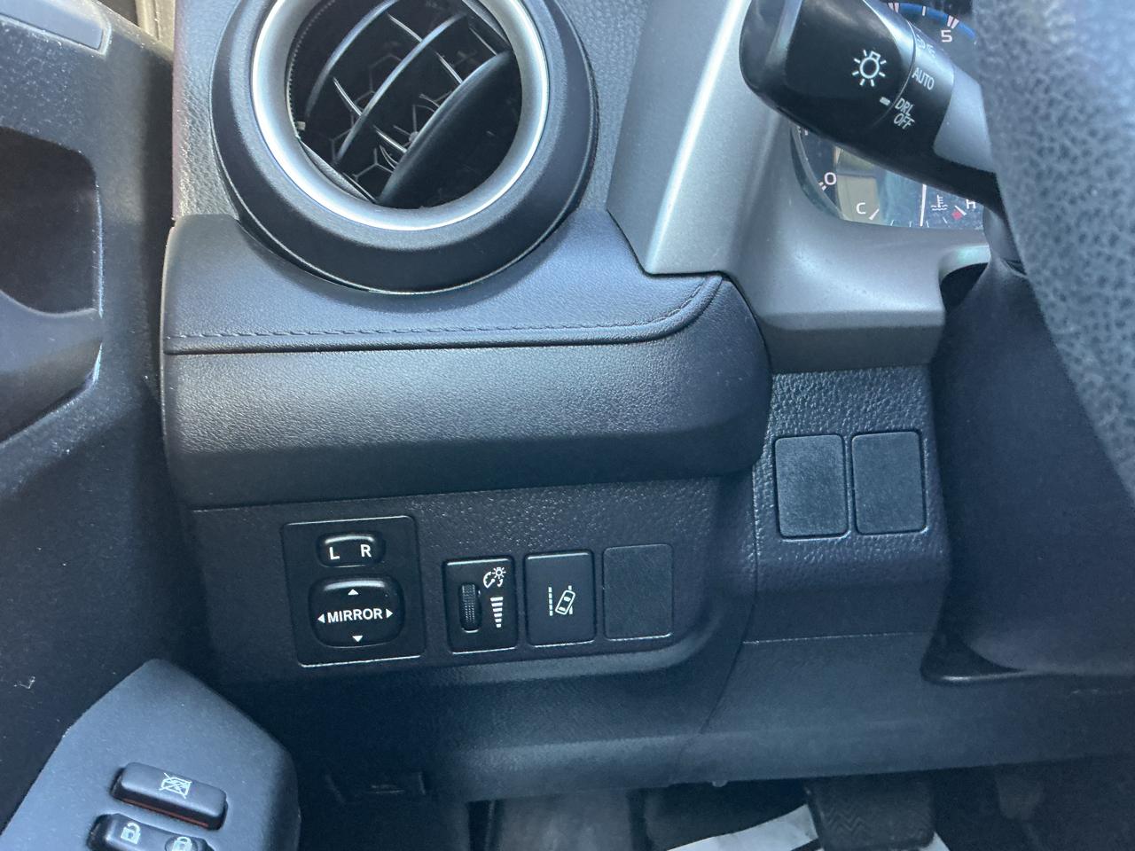 Toyota RAV4 LE FWD 2017
