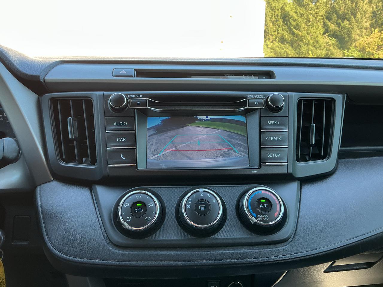 Toyota RAV4 LE FWD 2017