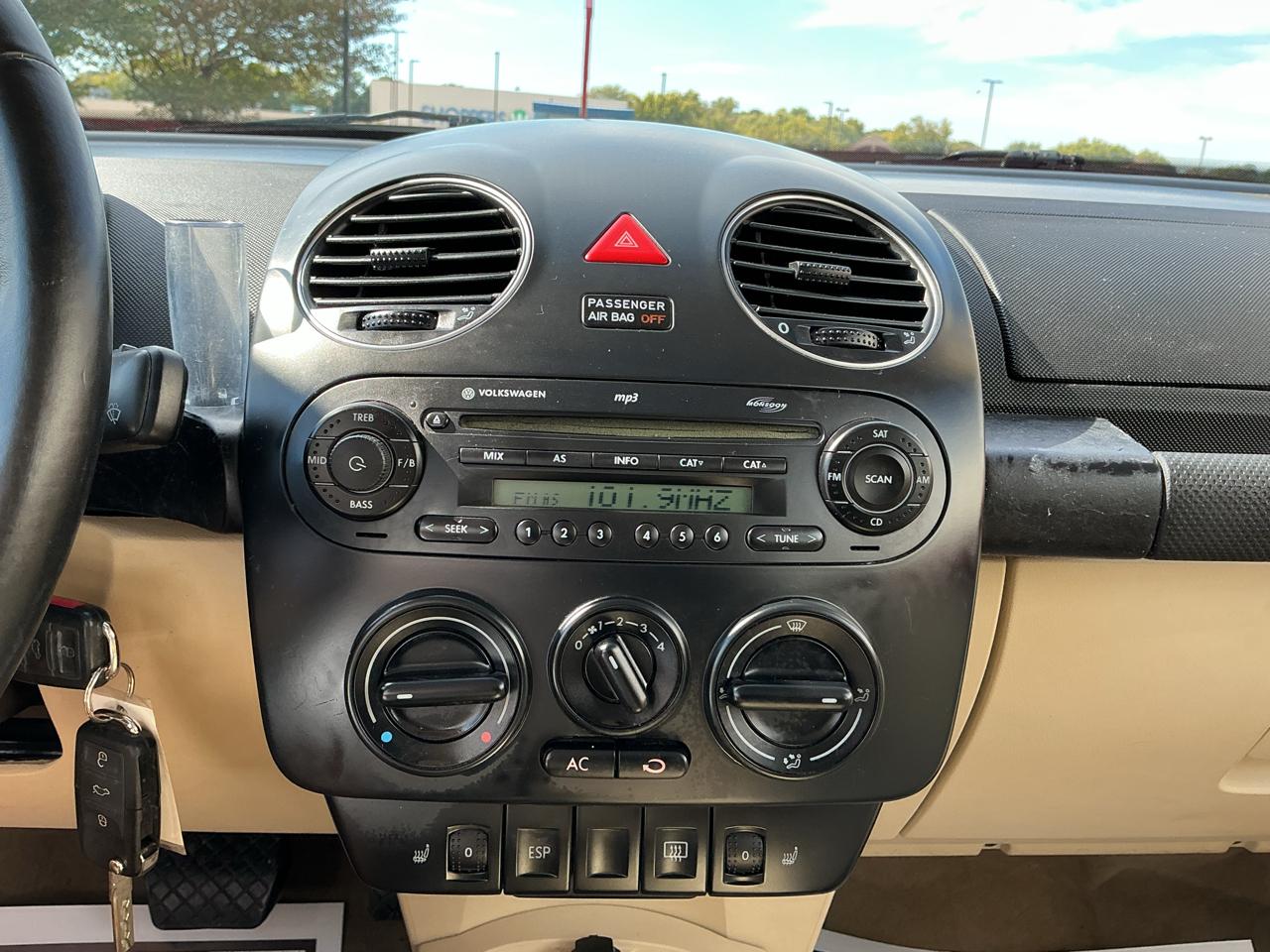 Volkswagen New Beetle S 2008