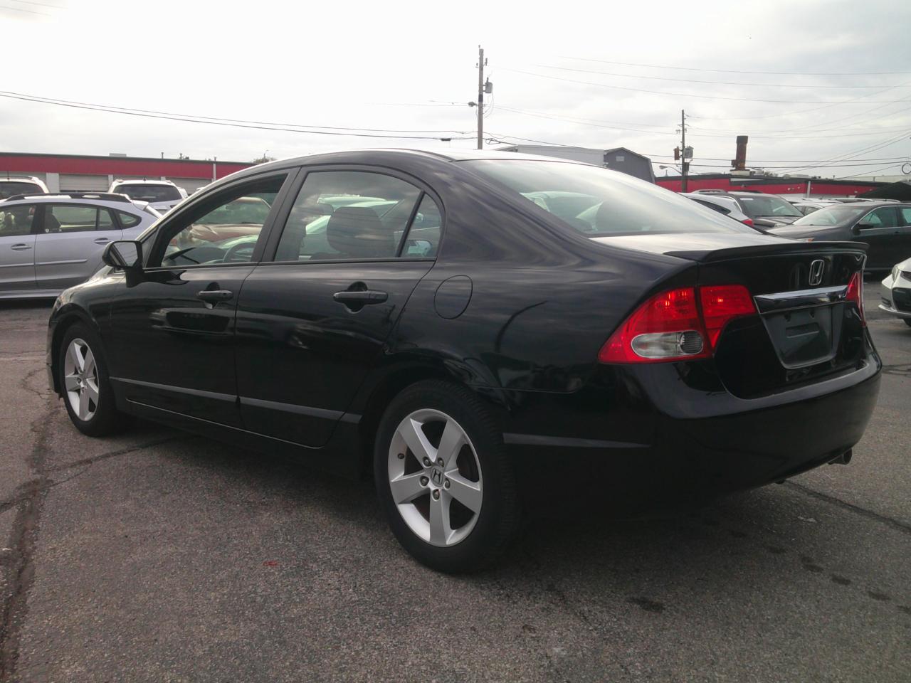 Honda Civic LX-S Sedan 5-Speed AT 2009