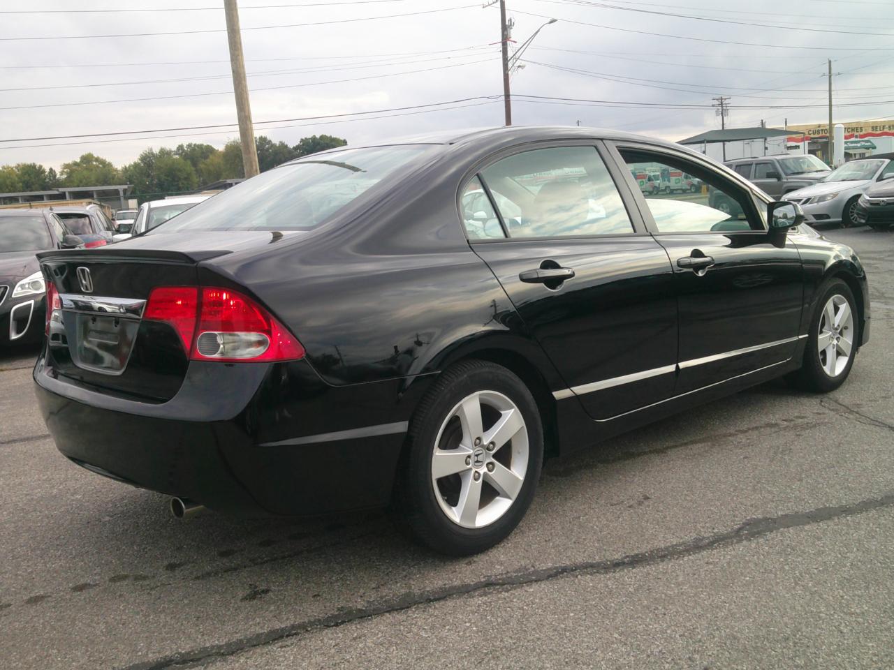 Honda Civic LX-S Sedan 5-Speed AT 2009