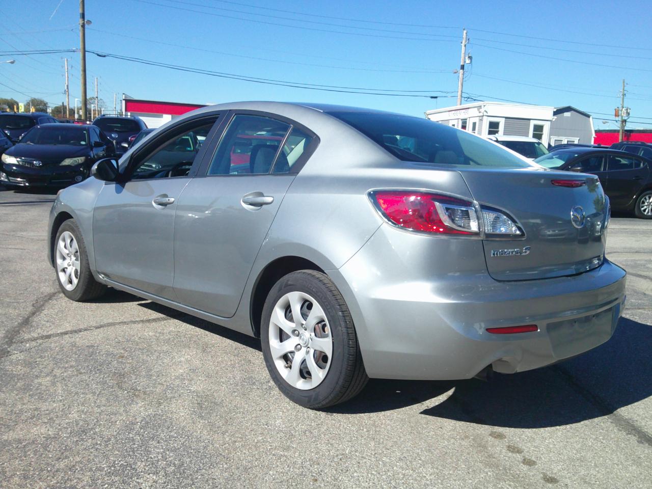 Mazda MAZDA3 i SV AT 4-Door 2013