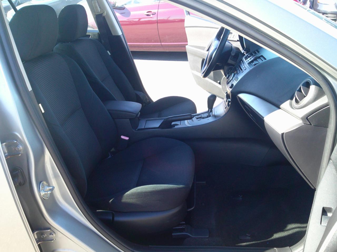 Mazda MAZDA3 i SV AT 4-Door 2013