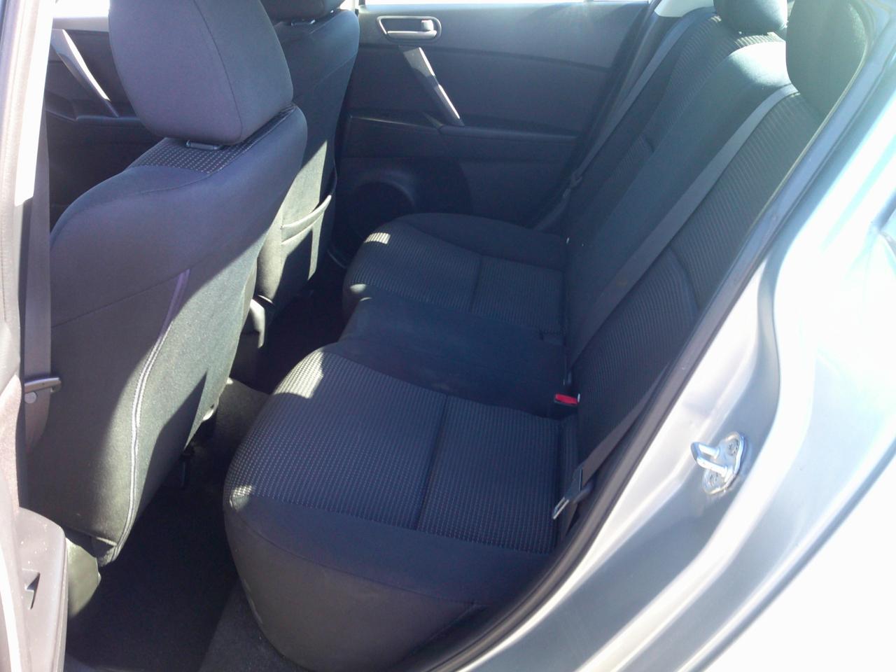 Mazda MAZDA3 i SV AT 4-Door 2013