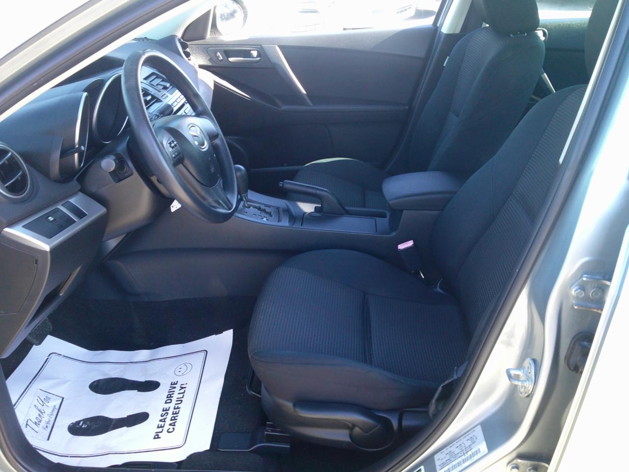 Mazda MAZDA3 i SV AT 4-Door 2013