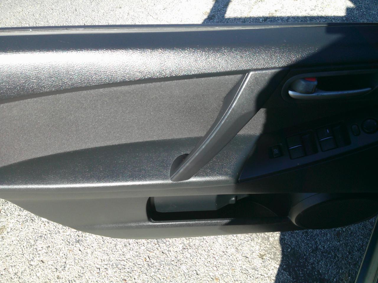 Mazda MAZDA3 i SV AT 4-Door 2013