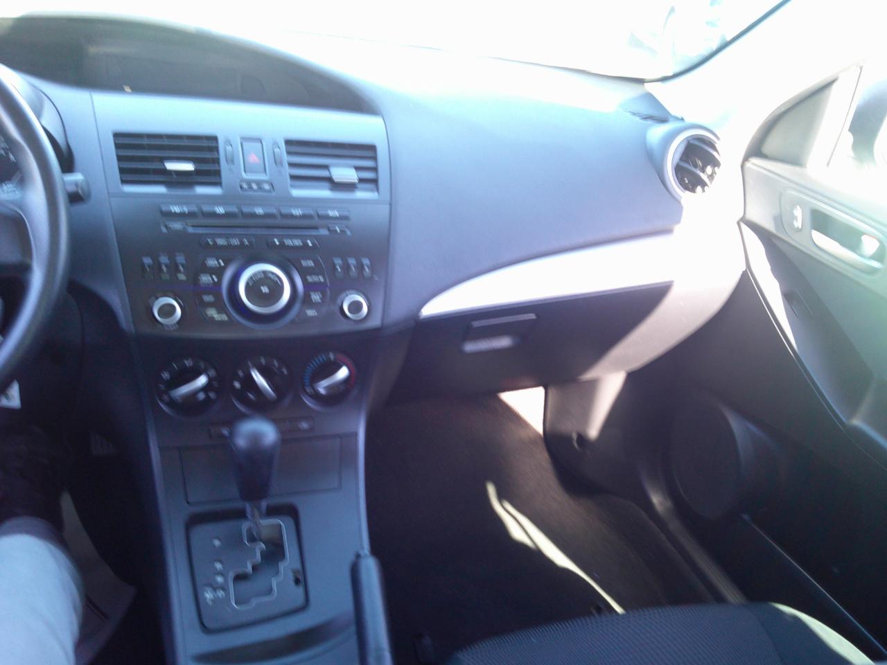 Mazda MAZDA3 i SV AT 4-Door 2013
