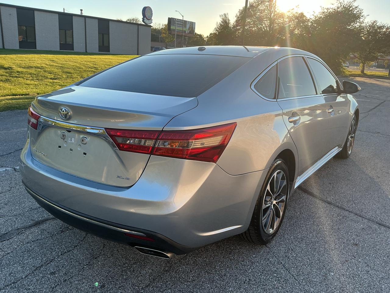 Toyota Avalon XLE 2016