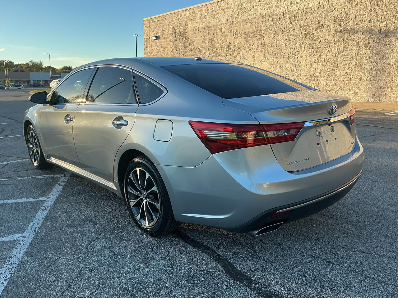 Toyota Avalon XLE 2016