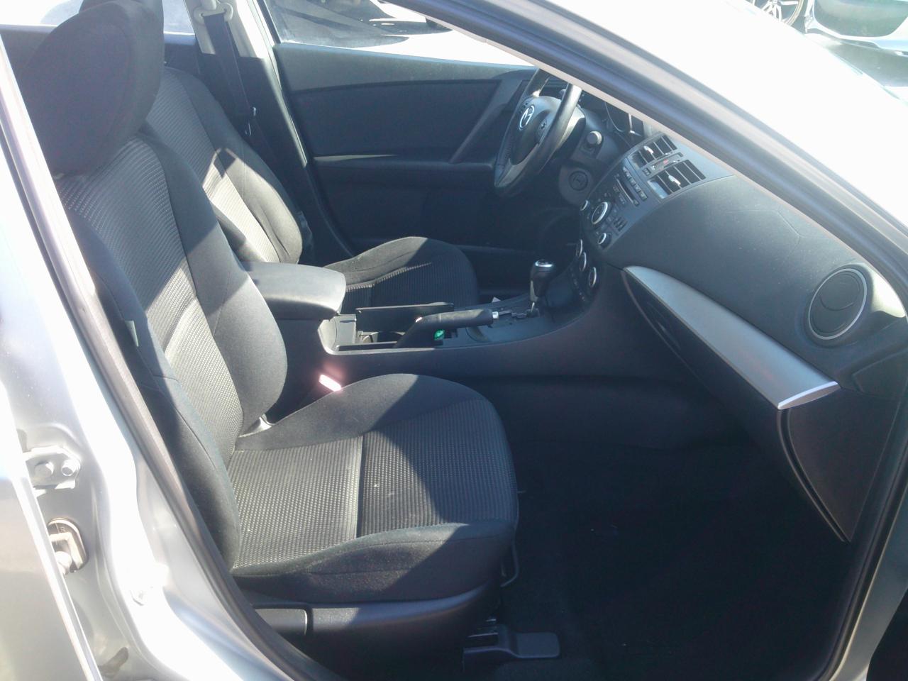 Mazda MAZDA3 i Touring AT 4-Door 2013
