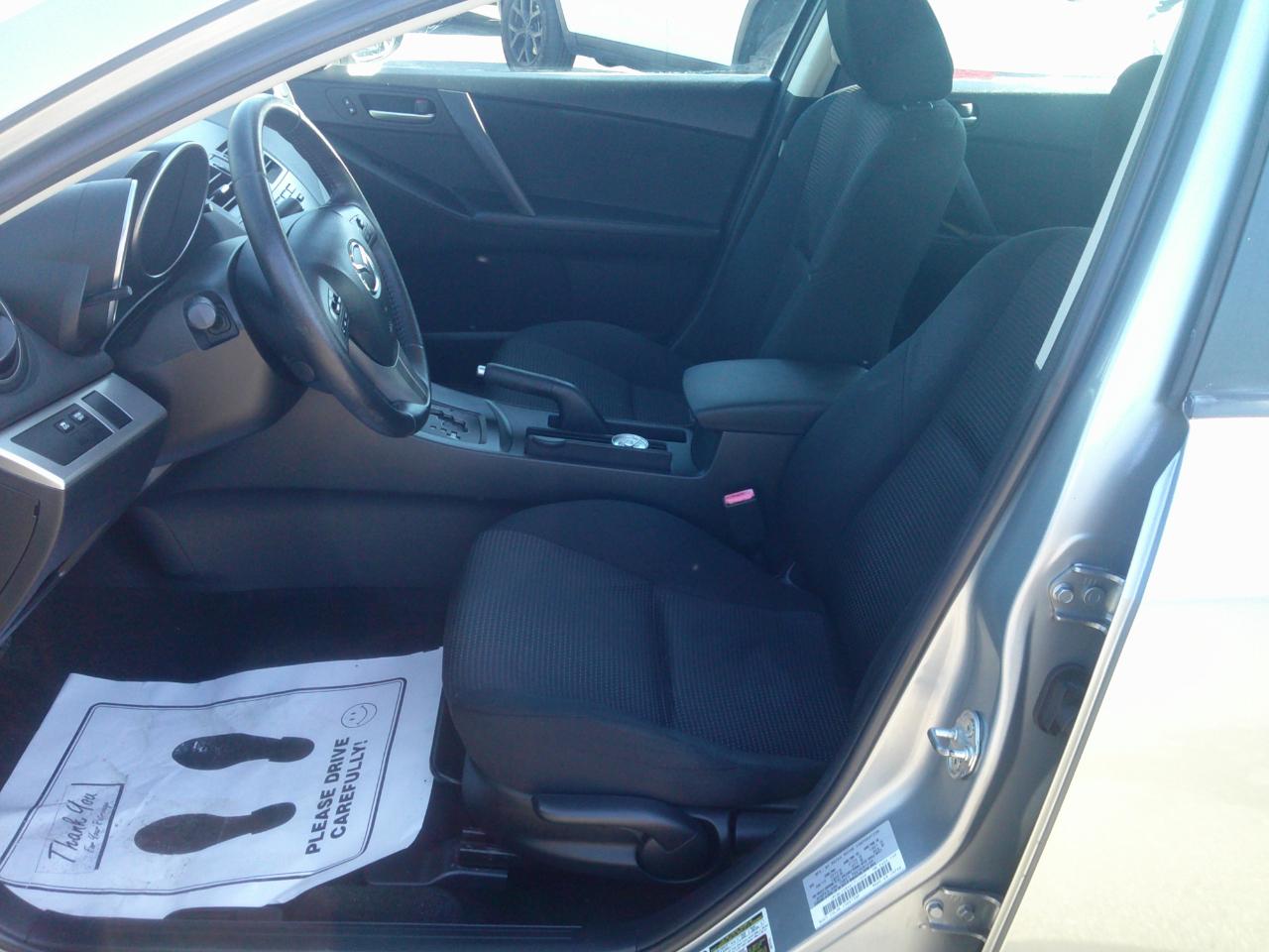 Mazda MAZDA3 i Touring AT 4-Door 2013