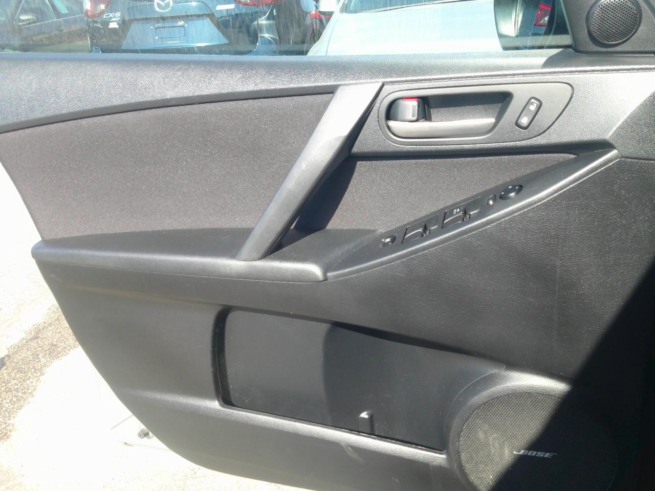 Mazda MAZDA3 i Touring AT 4-Door 2013