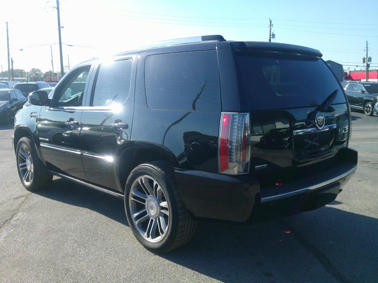 Cadillac Escalade 2WD Premium 2012