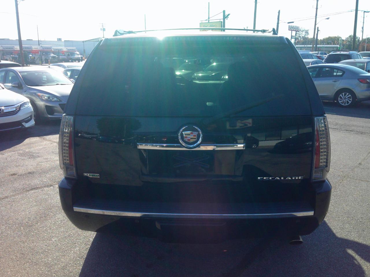 Cadillac Escalade 2WD Premium 2012
