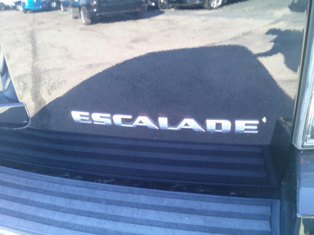 Cadillac Escalade 2WD Premium 2012