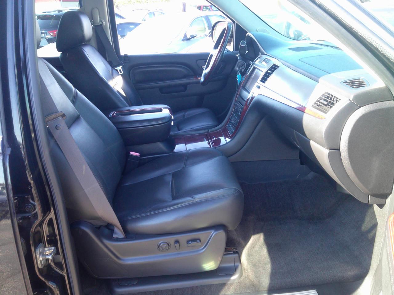 Cadillac Escalade 2WD Premium 2012