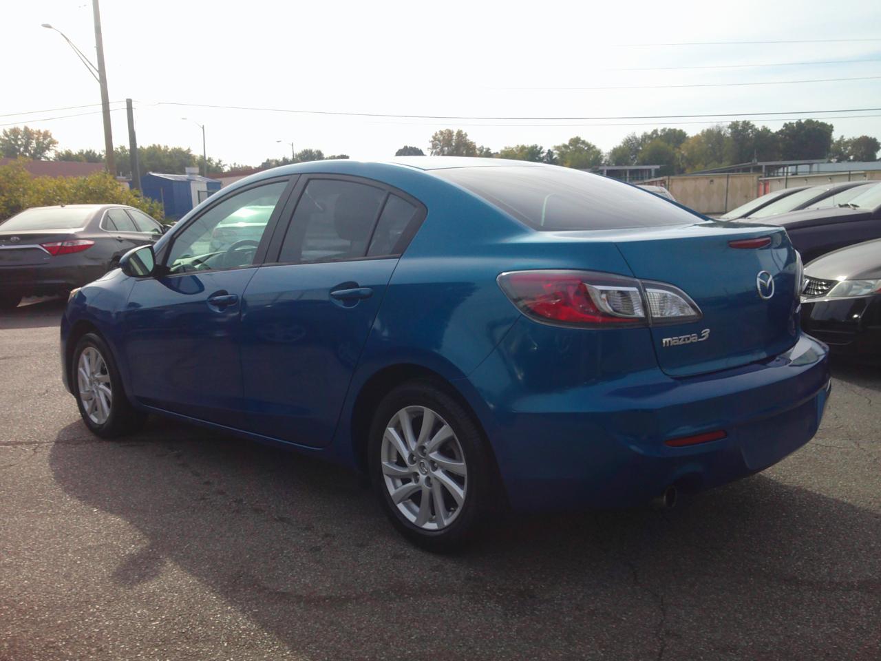 Mazda MAZDA3 i Touring 4-door 2012