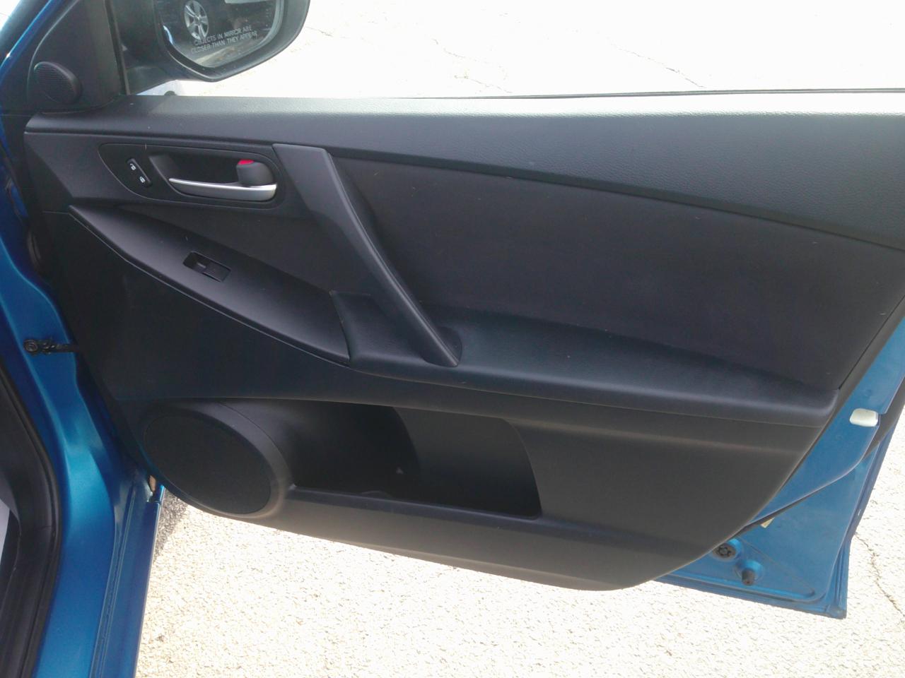 Mazda MAZDA3 i Touring 4-door 2012