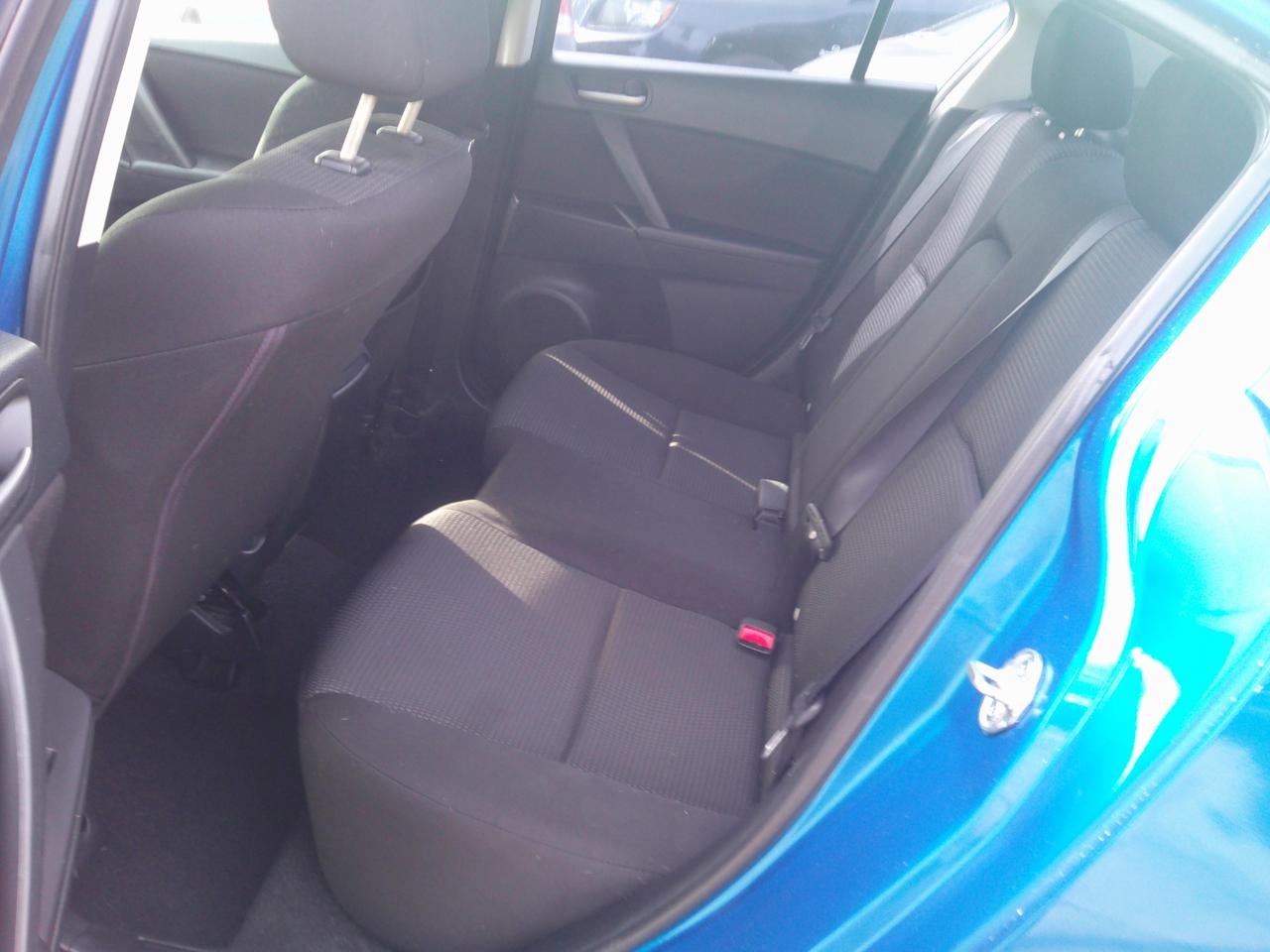 Mazda MAZDA3 i Touring 4-door 2012
