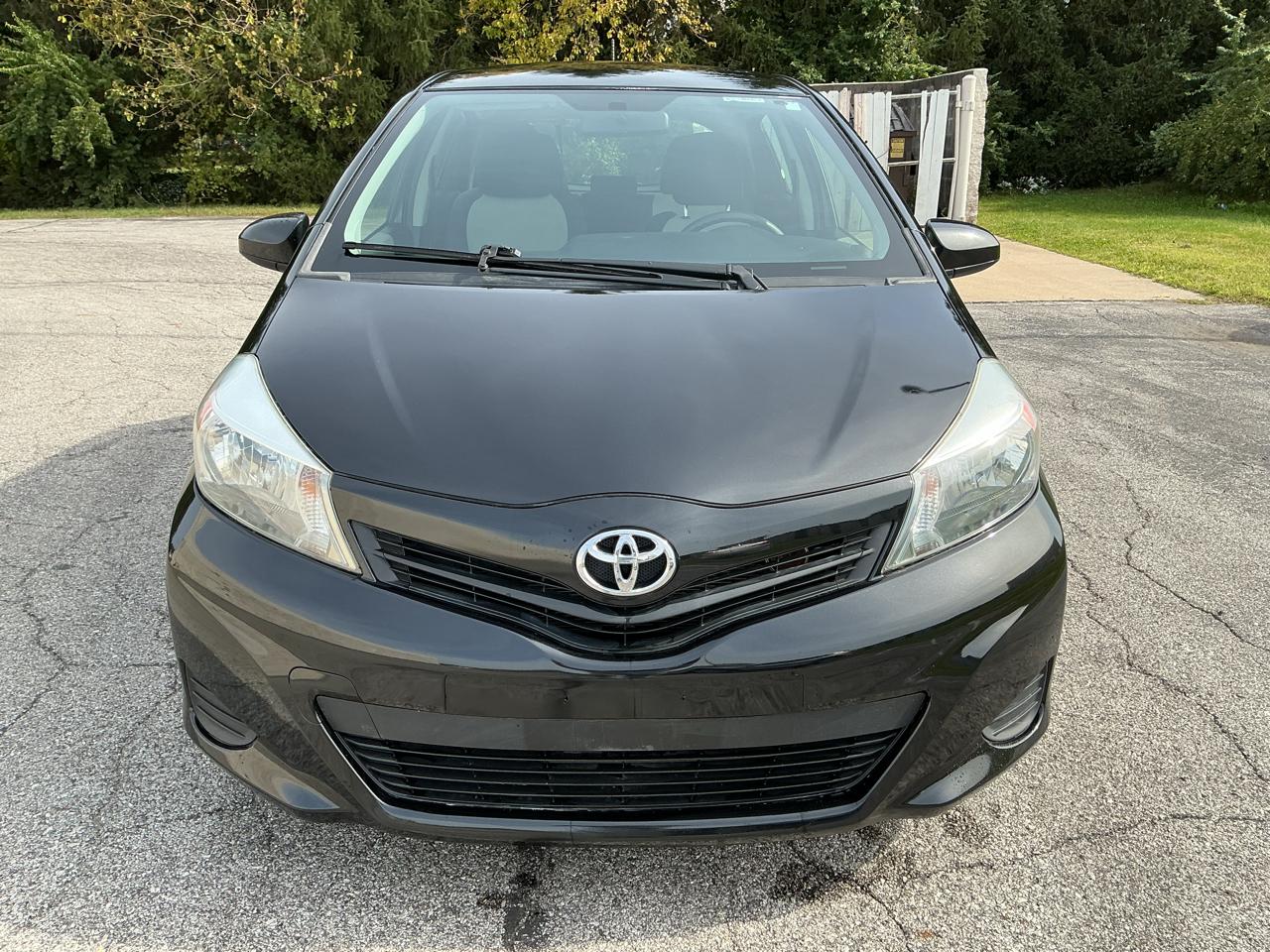 Toyota Yaris LE 5-Door AT 2013