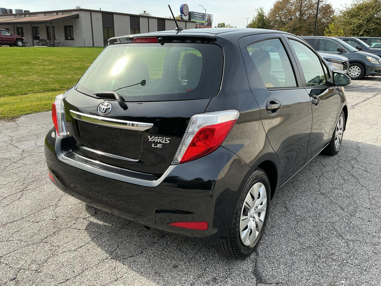 Toyota Yaris LE 5-Door AT 2013