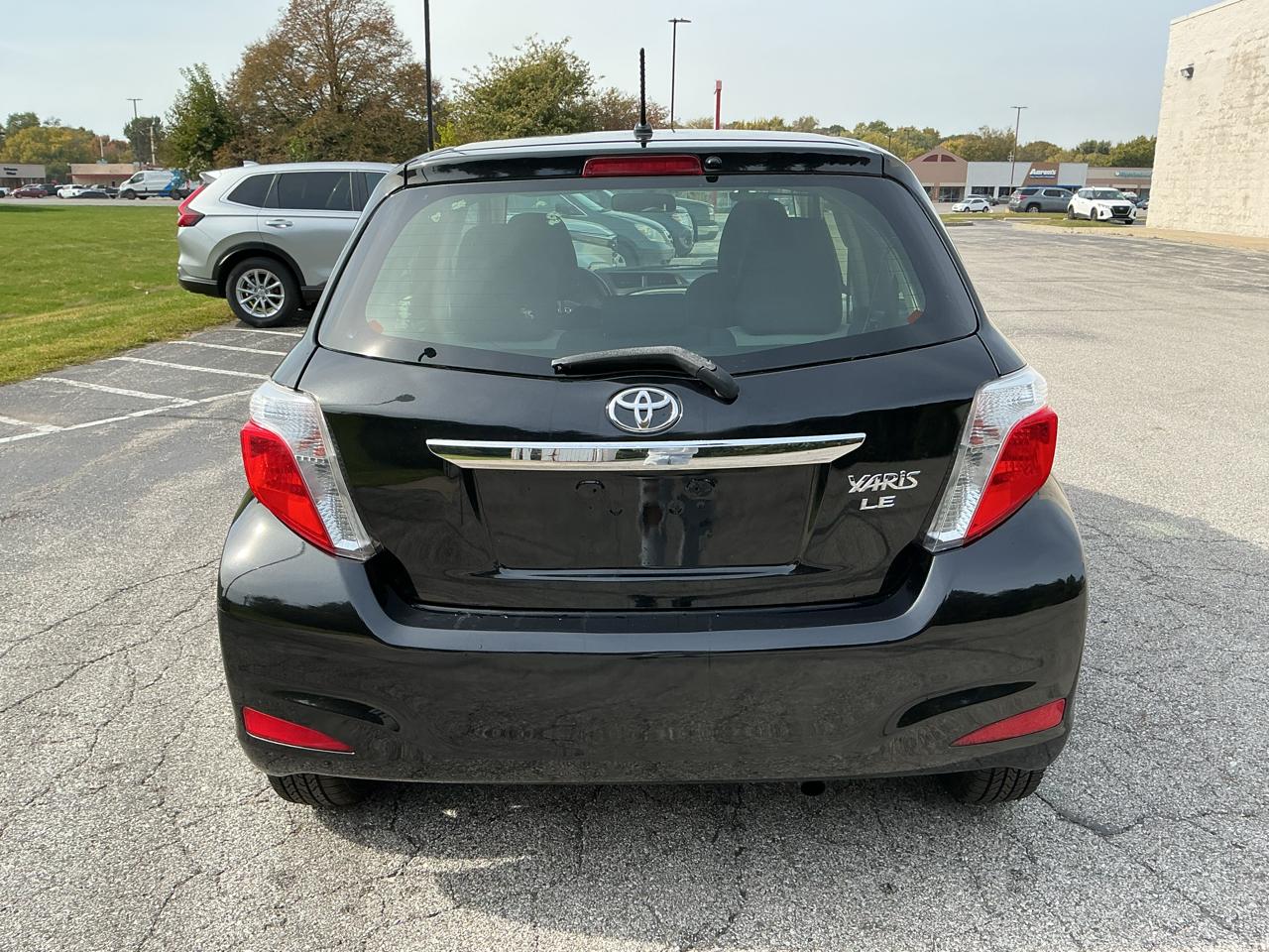 Toyota Yaris LE 5-Door AT 2013
