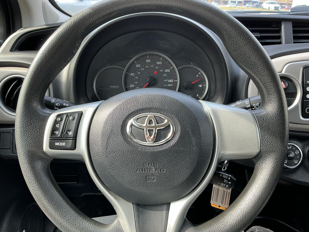 Toyota Yaris LE 5-Door AT 2013