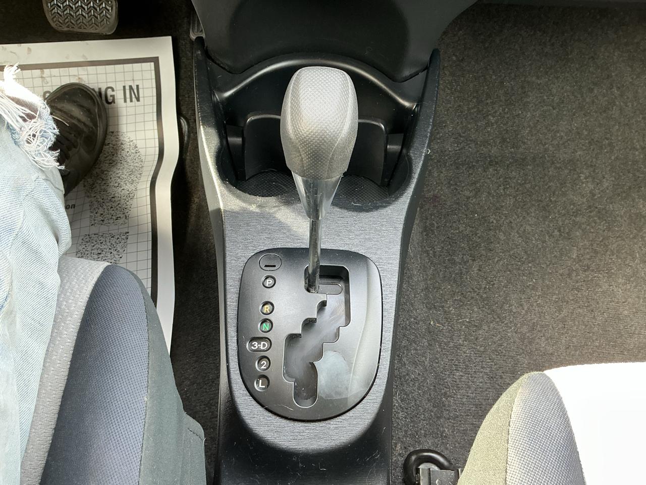 Toyota Yaris LE 5-Door AT 2013
