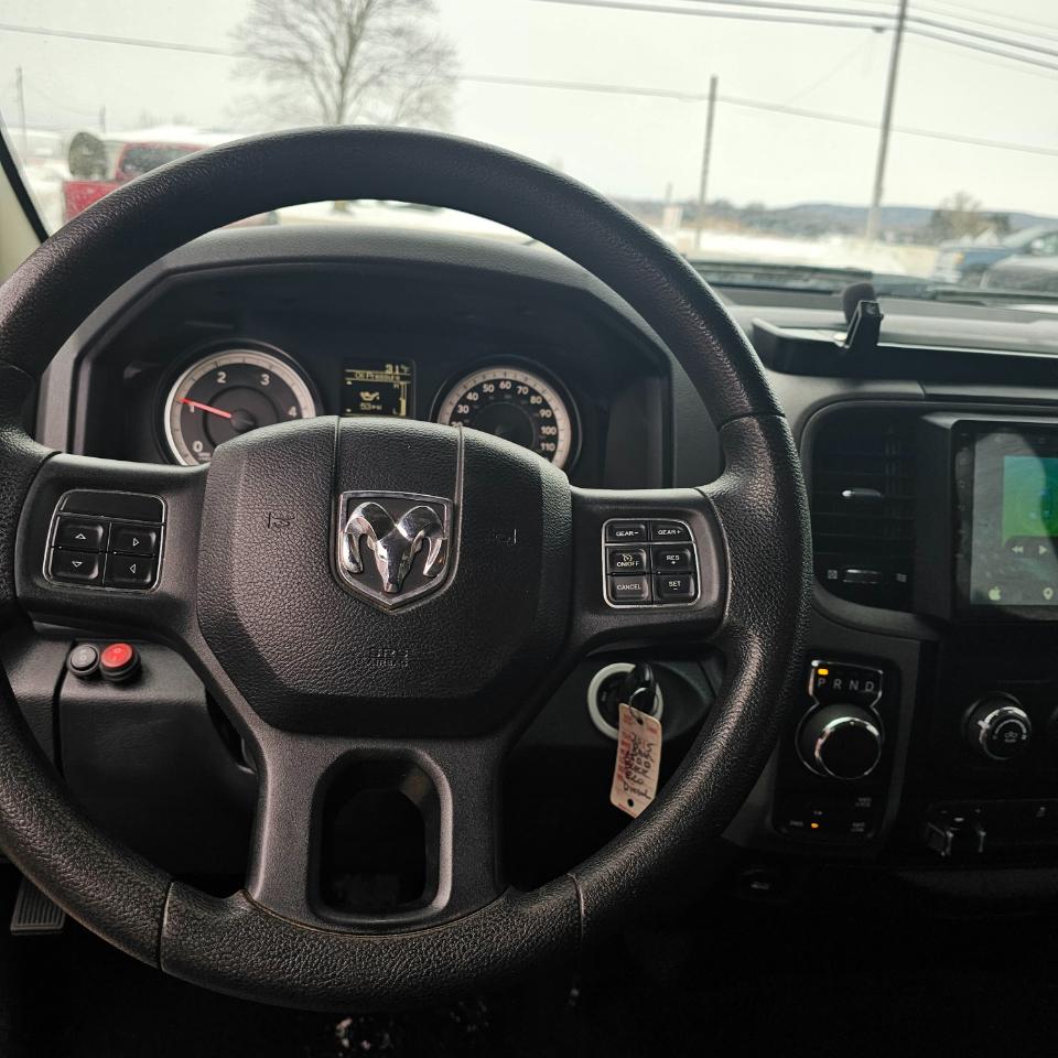 RAM 1500 4WD Crew Cab 140.5" Tradesman 2015