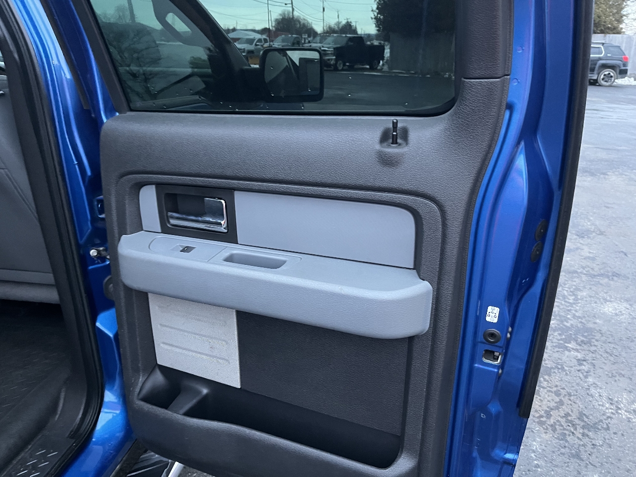 Ford F-150 4WD SuperCrew 145" STX 2014