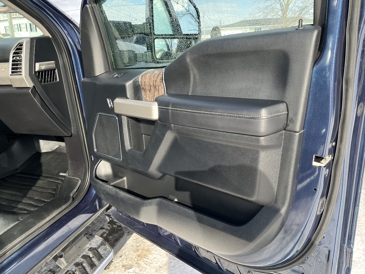 Ford F-250 SD Lariat Crew Cab 4WD 2017