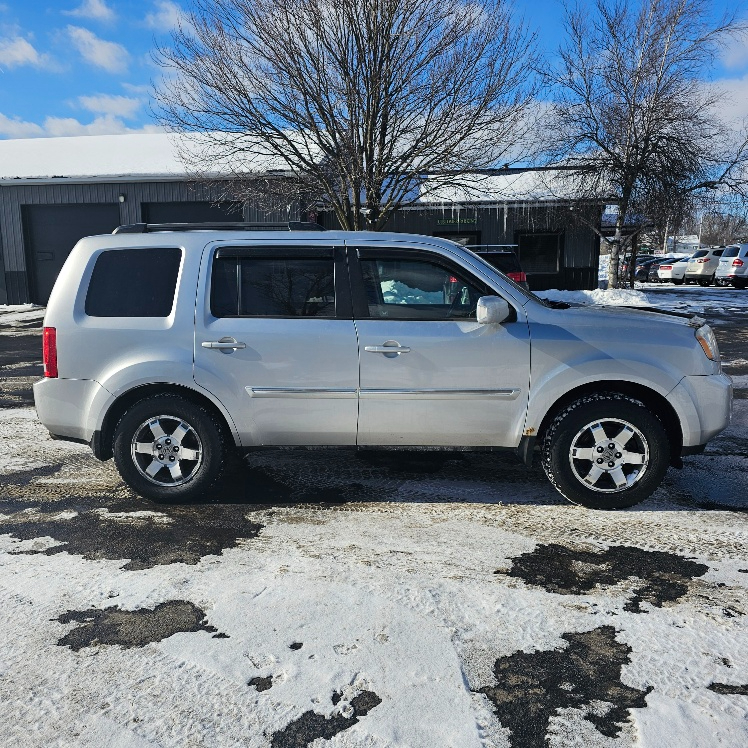 Honda Pilot Touring 4WD 5-Spd AT with DVD 2011