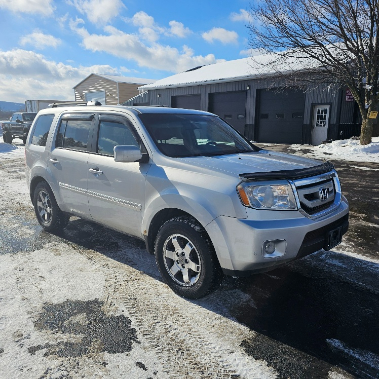 Honda Pilot Touring 4WD 5-Spd AT with DVD 2011