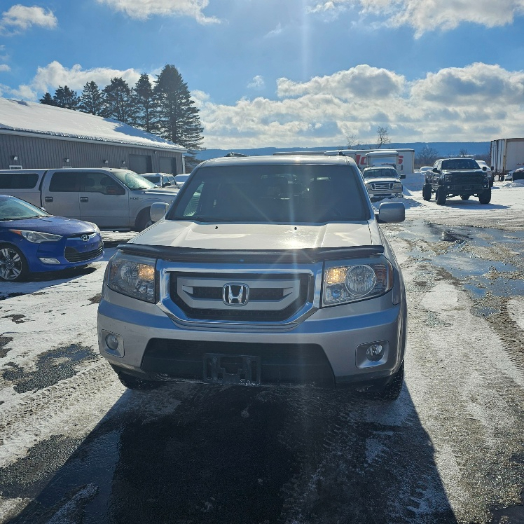 Honda Pilot Touring 4WD 5-Spd AT with DVD 2011