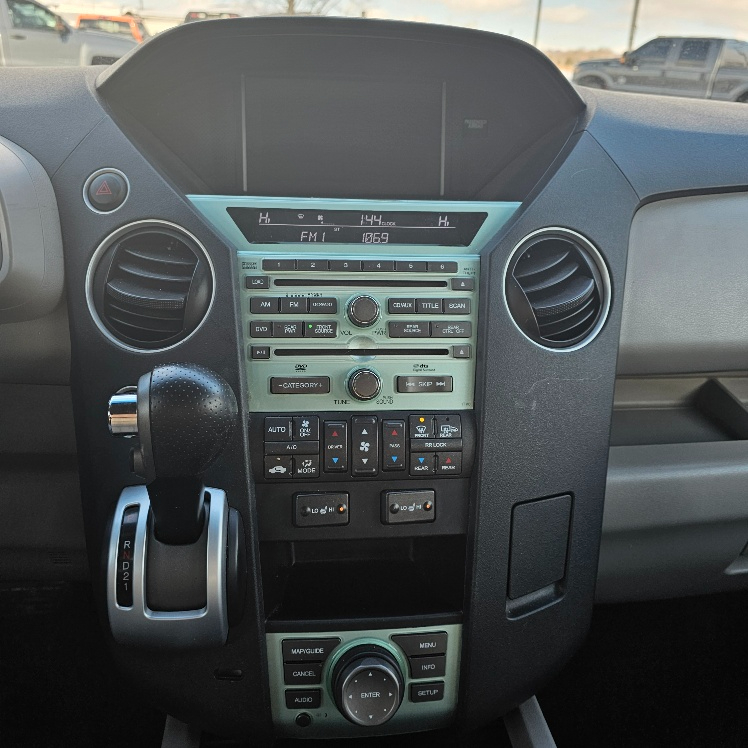 Honda Pilot Touring 4WD 5-Spd AT with DVD 2011