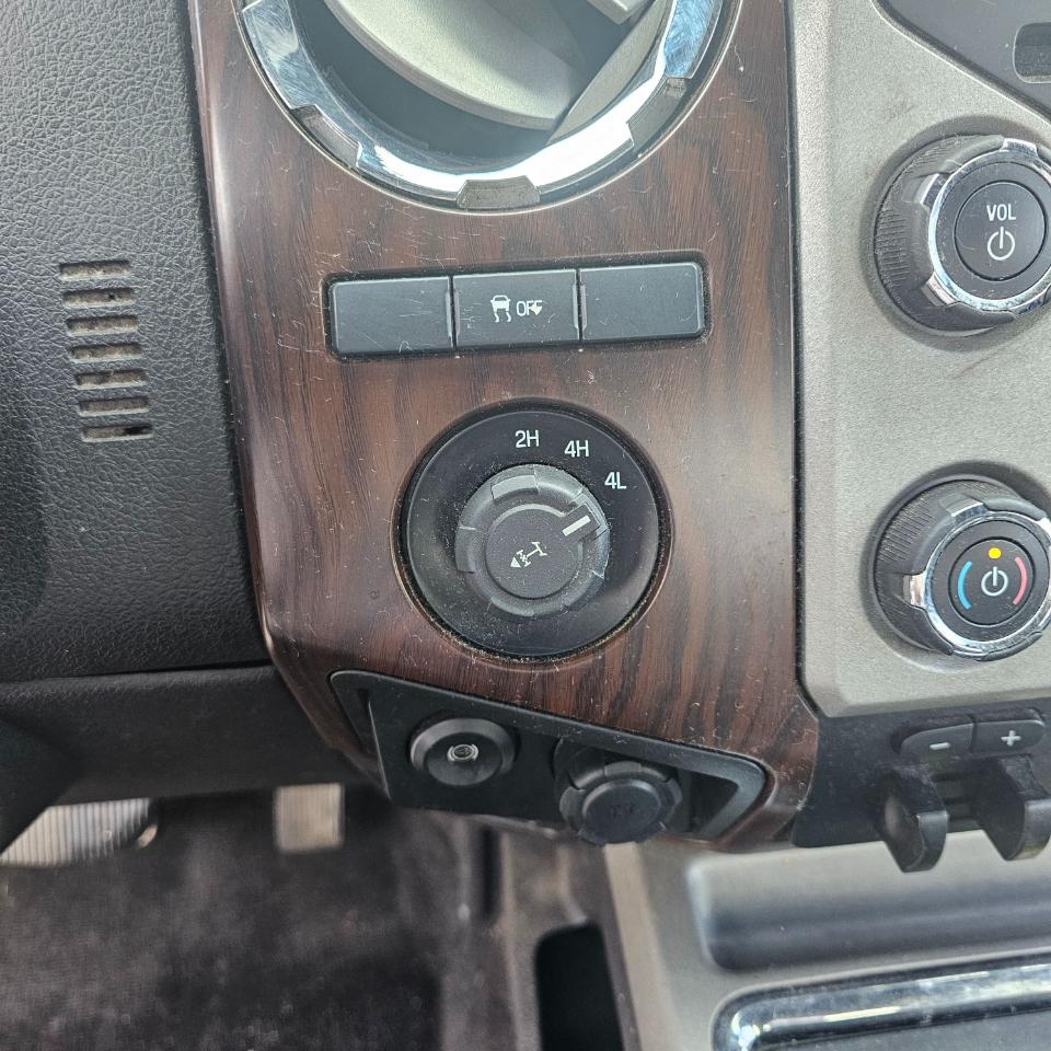 Ford F-350 SD Lariat Crew Cab 4WD 2015