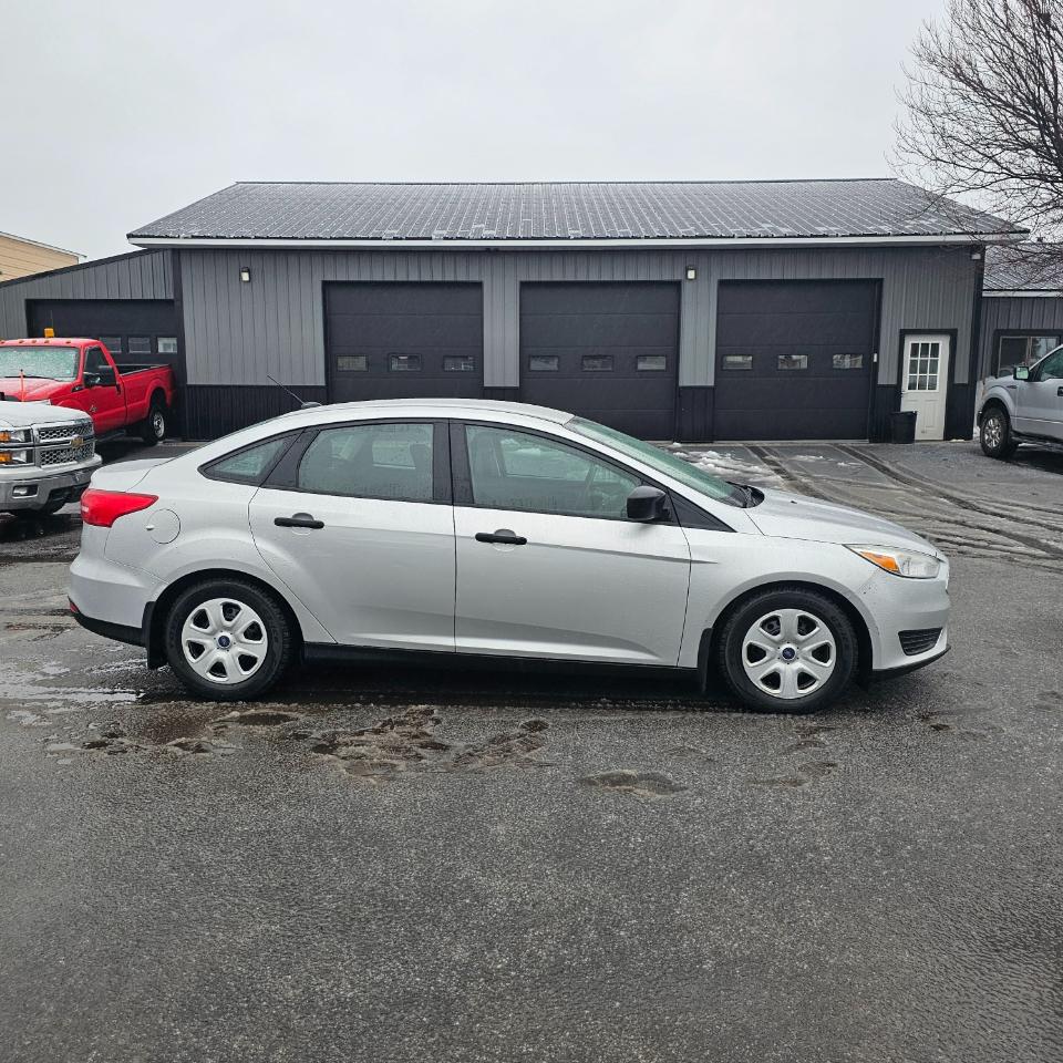 Ford Focus S Sedan 2016