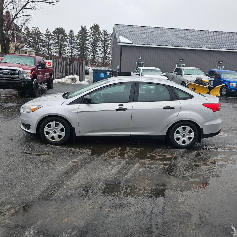 Ford Focus S Sedan 2016