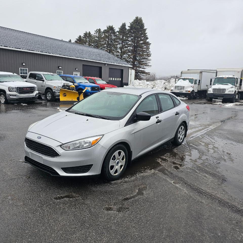 Ford Focus S Sedan 2016