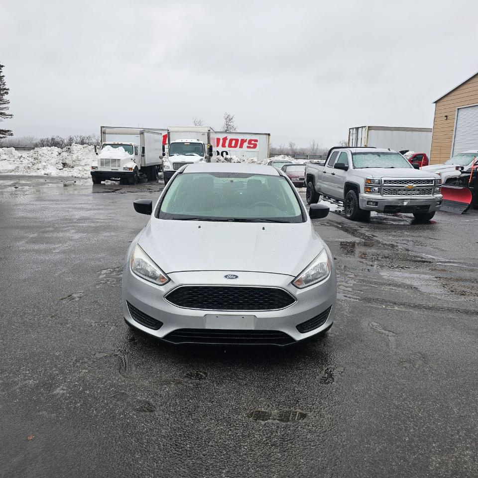 Ford Focus S Sedan 2016