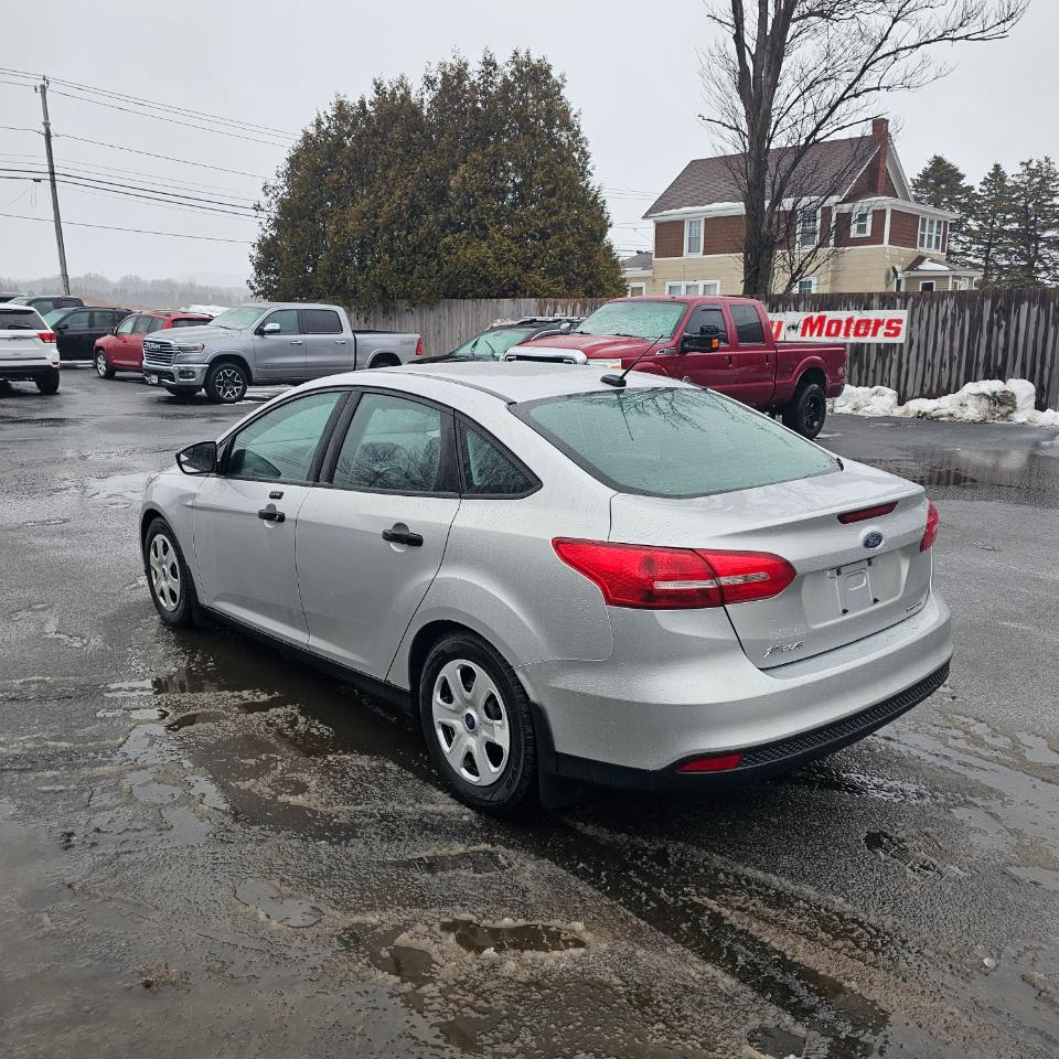 Ford Focus S Sedan 2016