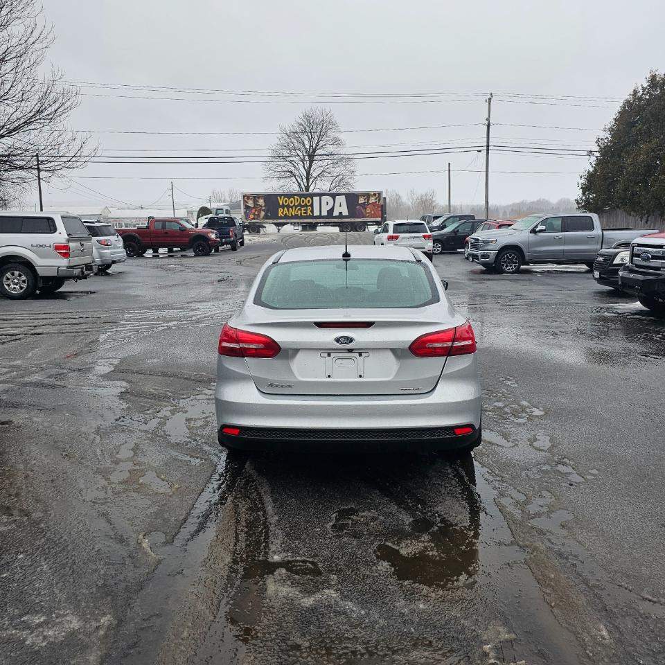 Ford Focus S Sedan 2016