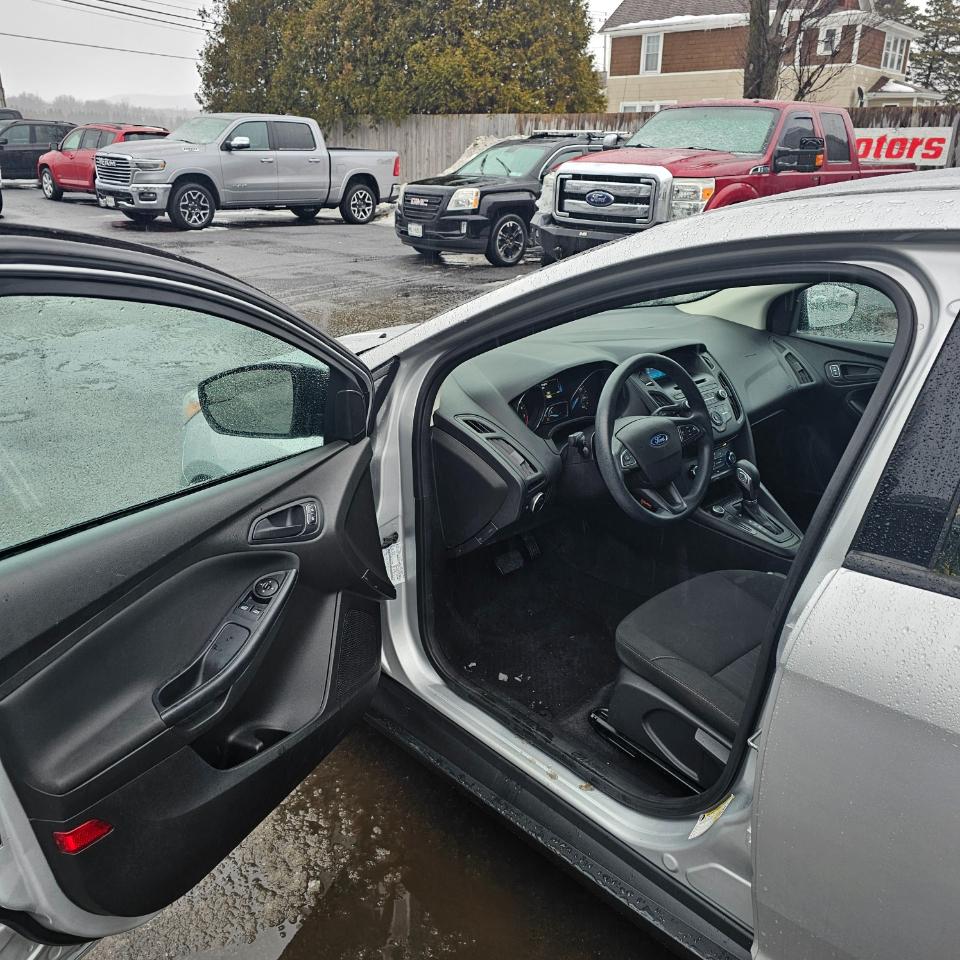 Ford Focus S Sedan 2016