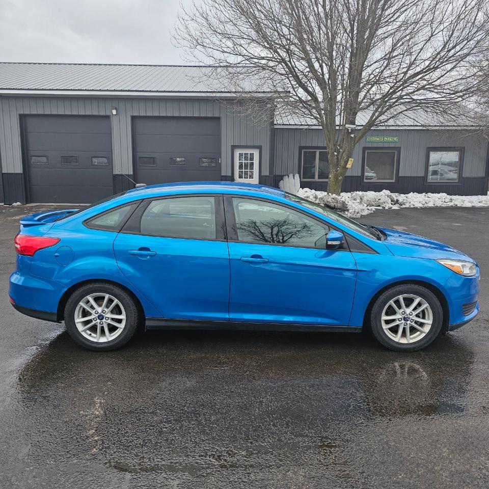 Ford Focus SE Sedan 2016