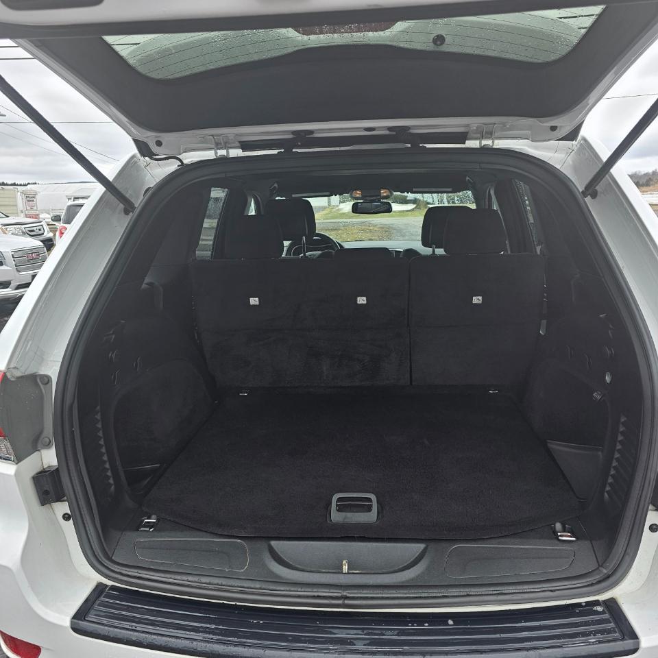 Jeep Grand Cherokee Laredo 4WD 2015