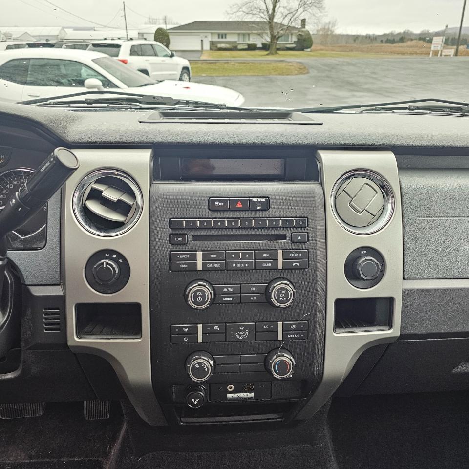 Ford F-150 XLT 8-ft. Bed 4WD 2011