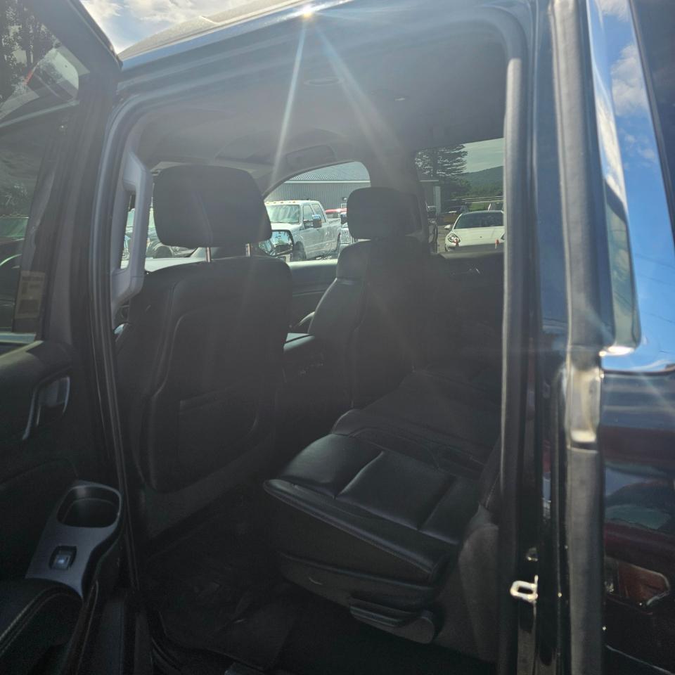 Chevrolet Suburban LT 1500 4WD 2015