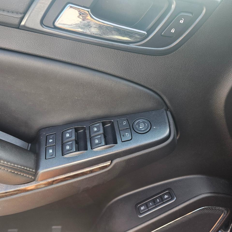 Chevrolet Suburban LT 1500 4WD 2015